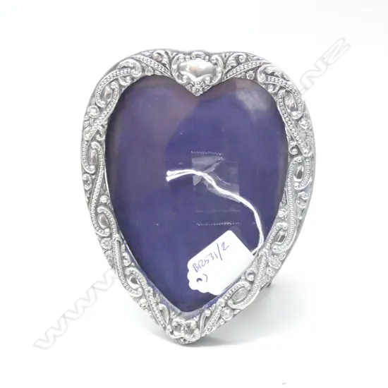 ST. SILVER ORNATE HEART SHAPED PHOTO FRAME CHESTER 1921 H.150mm