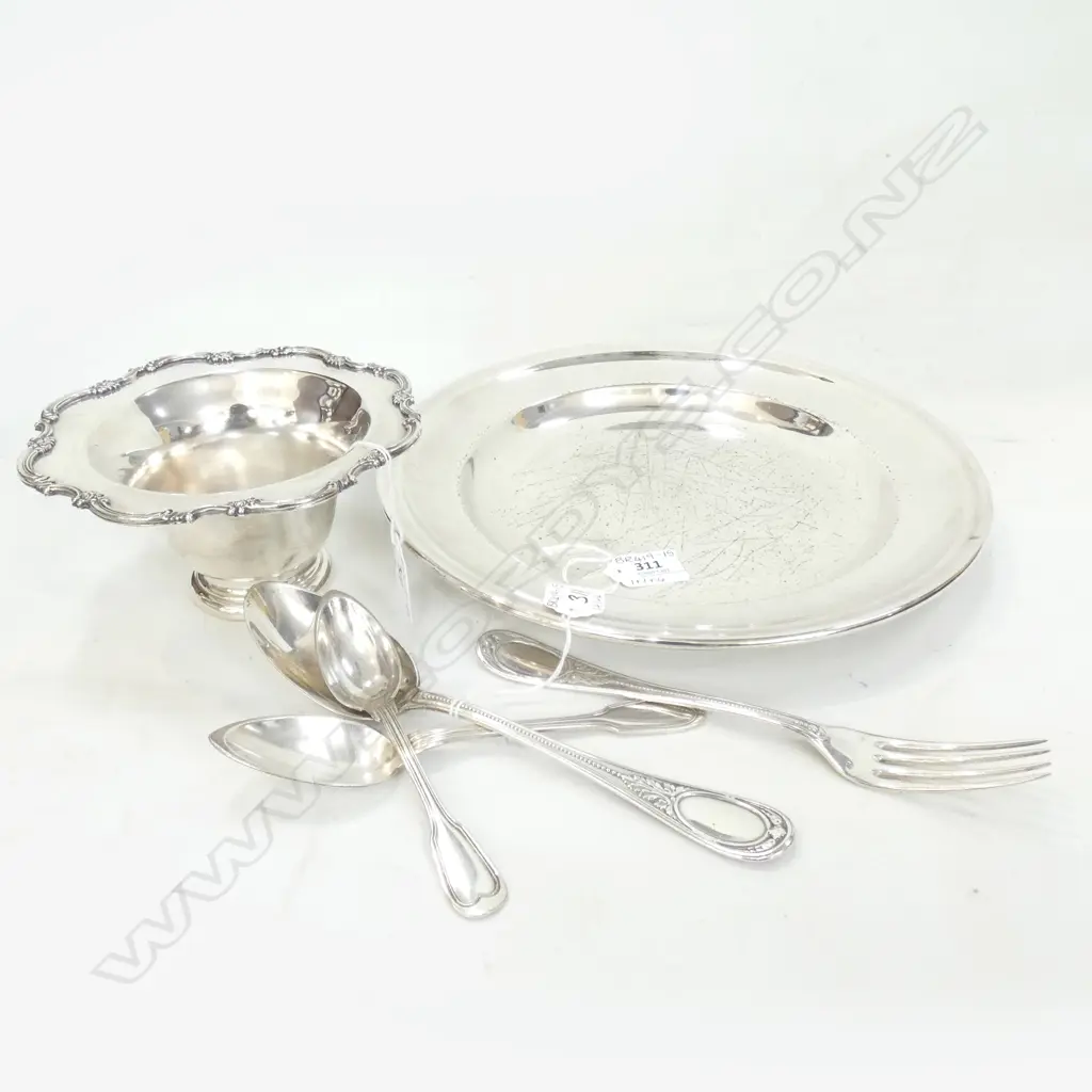 SILVER PLATE; TRAY (DIA 295MM) SMALL BOWL (DIA 155MM) 4 PCS MONOGRAMMED CUTLERY Image 1++