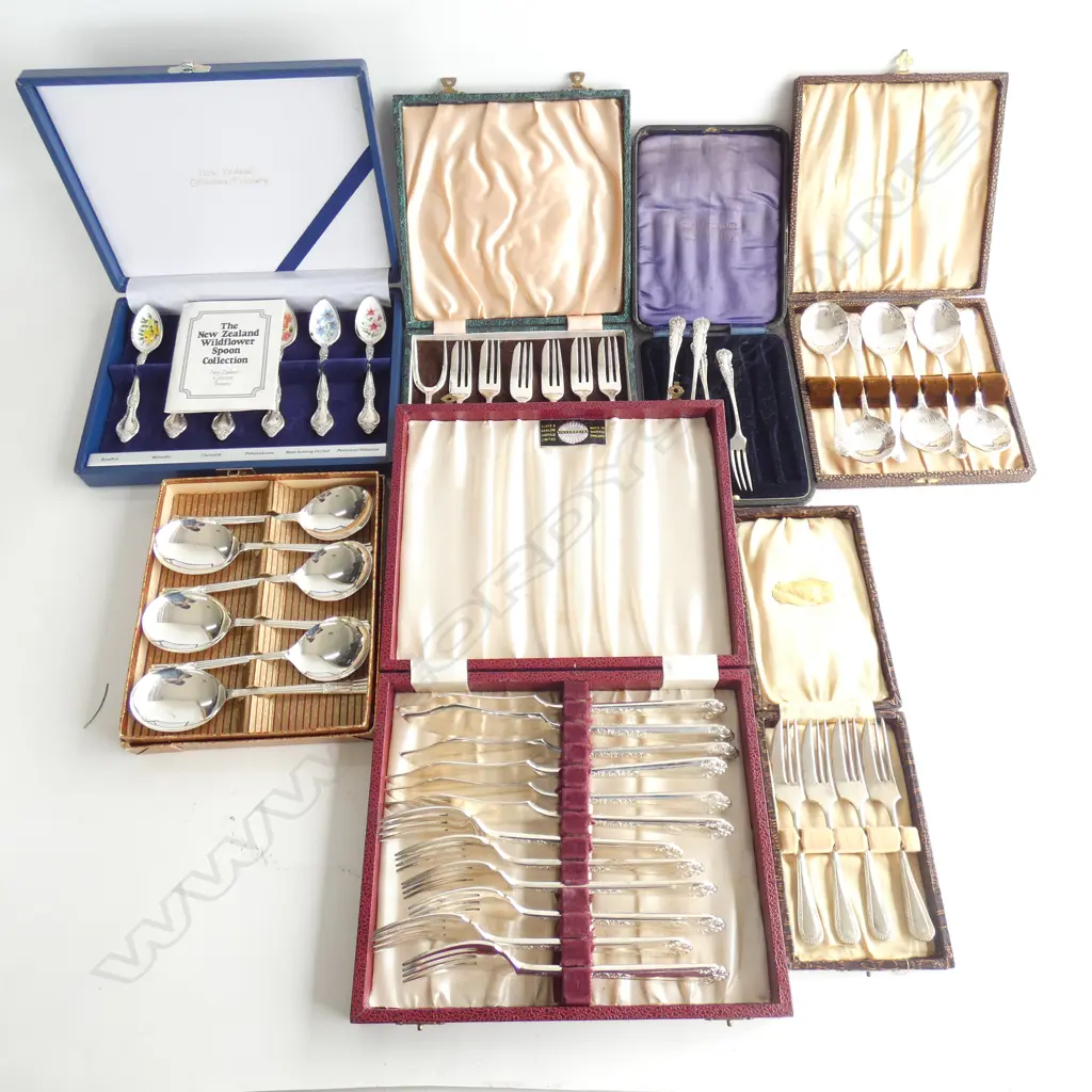 7 CASED SETS OF ASST CUTLERY SOME INCOMPLETE Image 1++