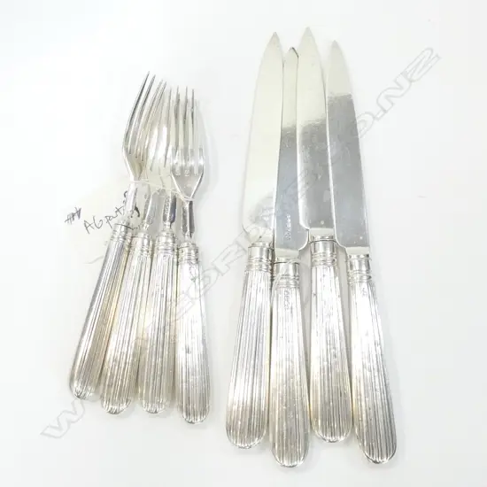 SET OF 4+4 SILVER FRUIT KNIVES & FORKS, by Wm EATON, LONDON 1832. TOTAL 400gm