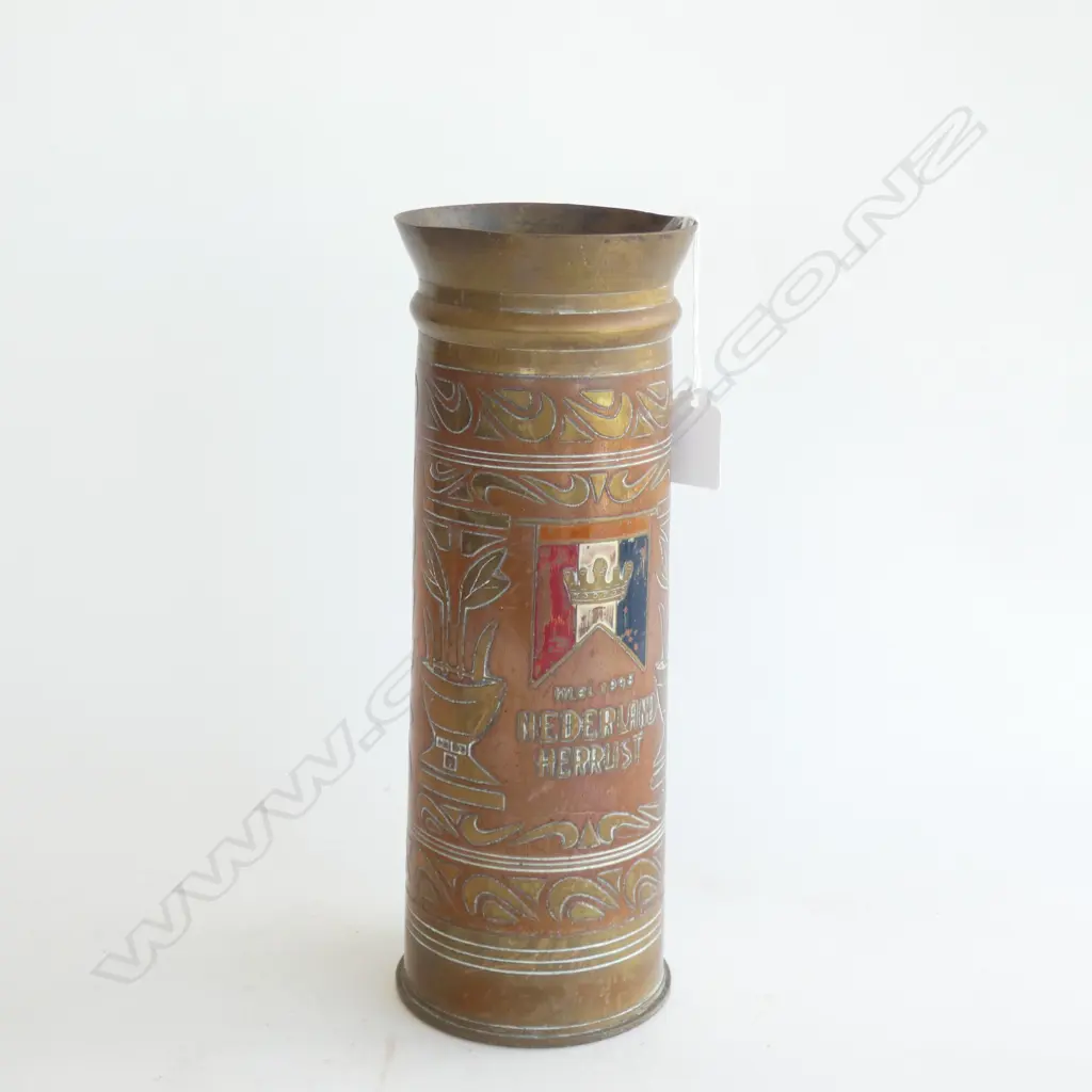 ‘NEDERLAND HERRIJST’ (DUTCH FIGHTING SPIRIT) END OF NAZI OCCUPATION BRASS 105mm SHELL CASE VASE. H.290mm Image 1++