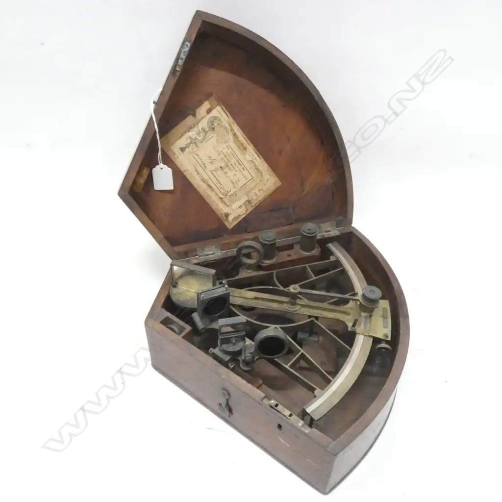 ANTIQUE SEXTANT IN ORIGINAL MAHOGANY - WITH LOCK & KEY DIA 320MM ... Image 1++