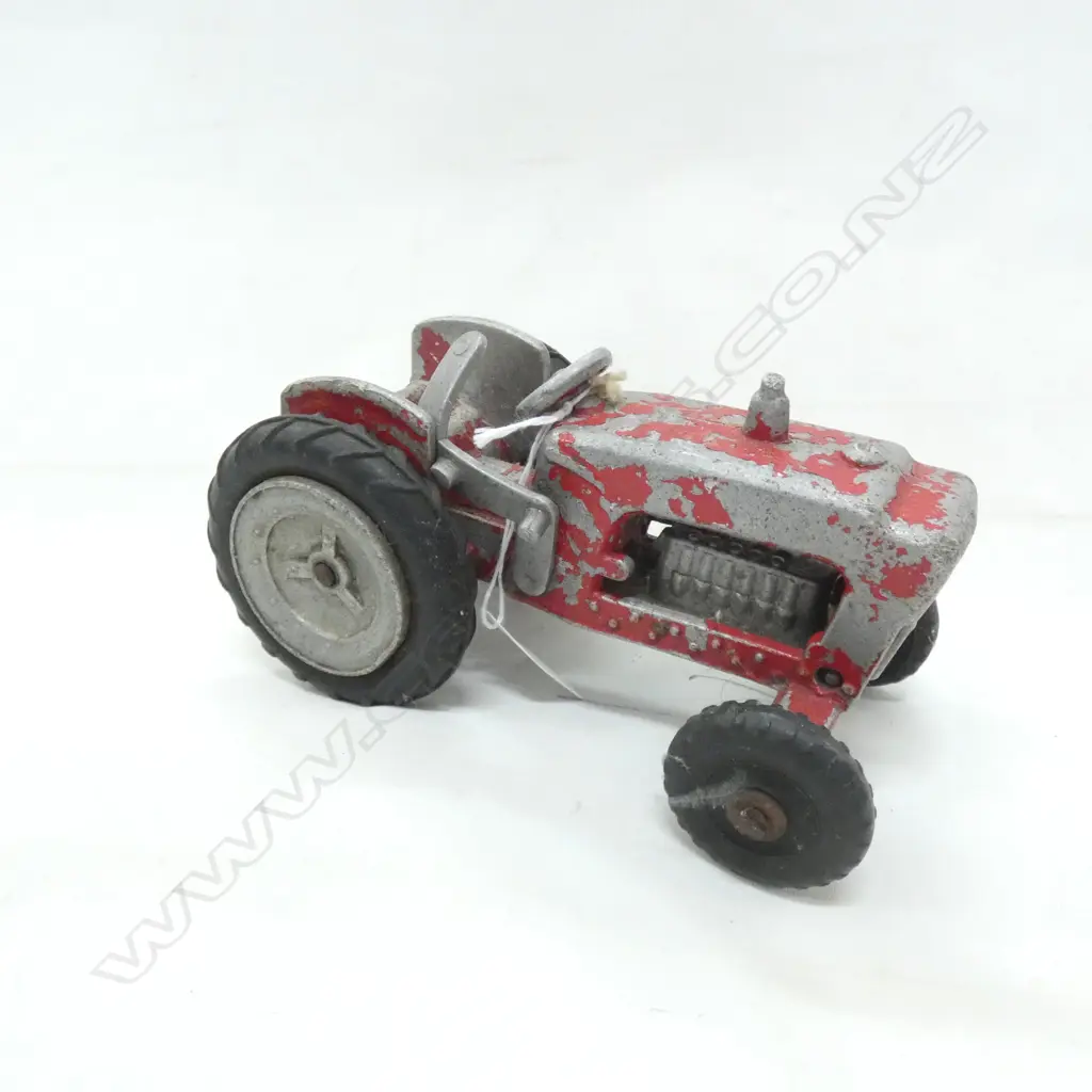 FUN HO RED TRACTOR L.170mm Image 1++