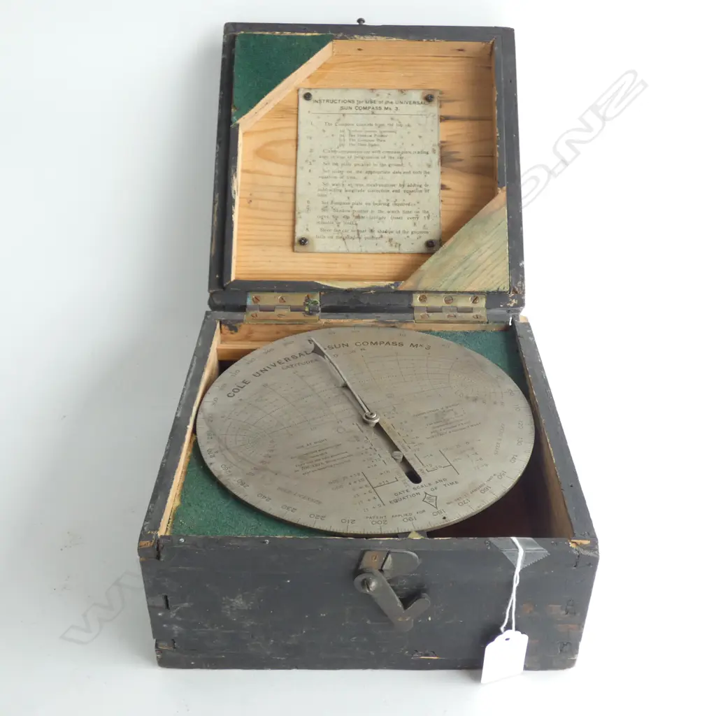 (19970) VINTAGE 'COLE UNIVERSAL SUN COMPASS Mk3 BOXED.  Image 1++
