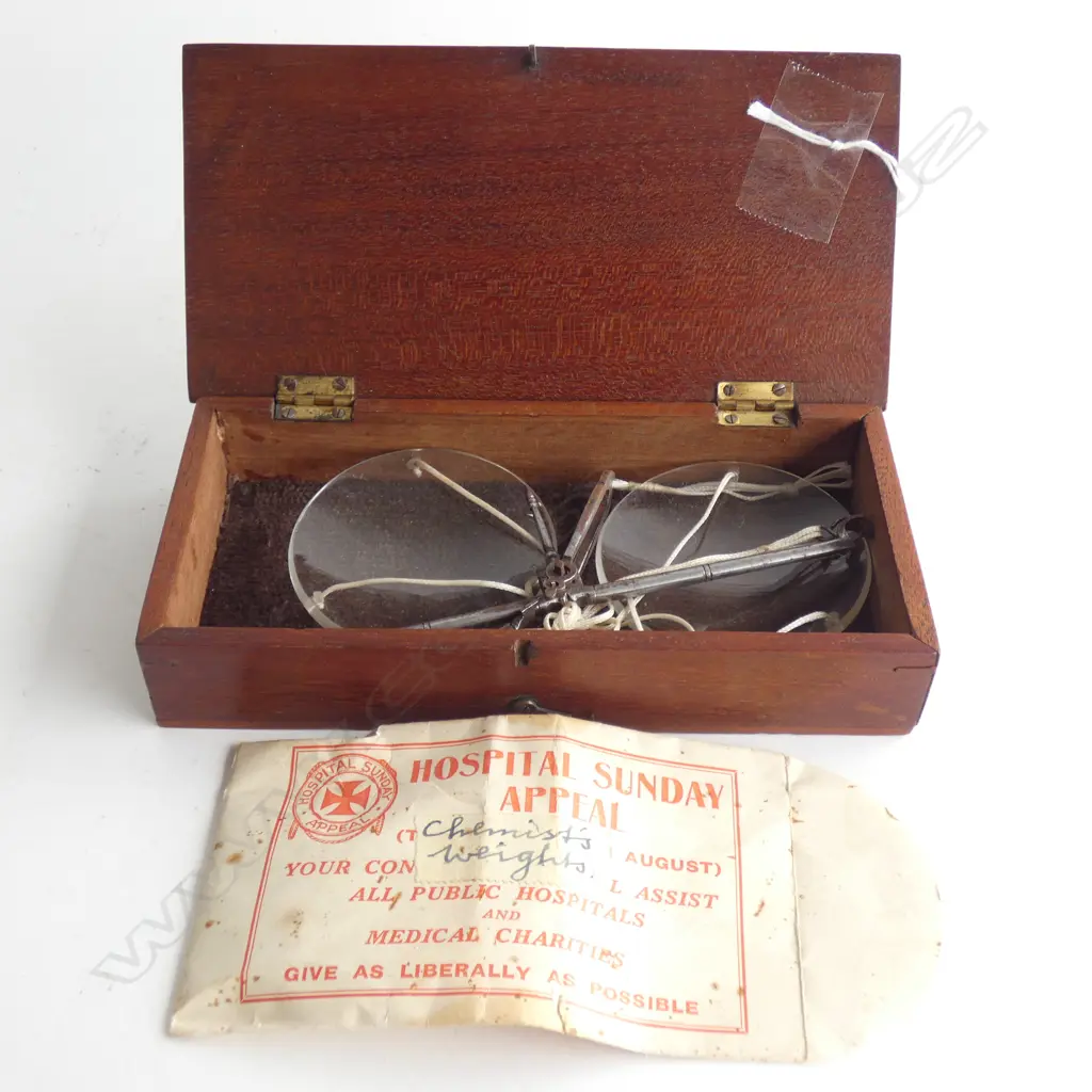 BOXED SET OF APOTHECARIES BEAM SCALES WITH GLASS PANS  AND SET OF BRASS WEIGHTS c.1910 Image 1++