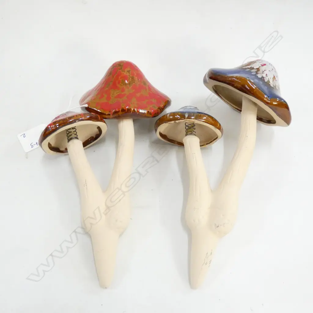 PR NZ POTTERY GARDEN MUSHROOM STAKE H. 220 MM Image 1++