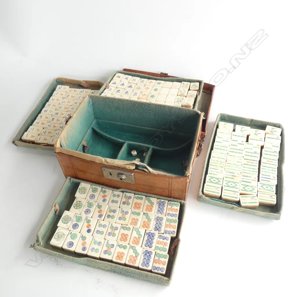 CASED BONE AND BAMBOO MAHJONG SET CASE A/F Image 1++