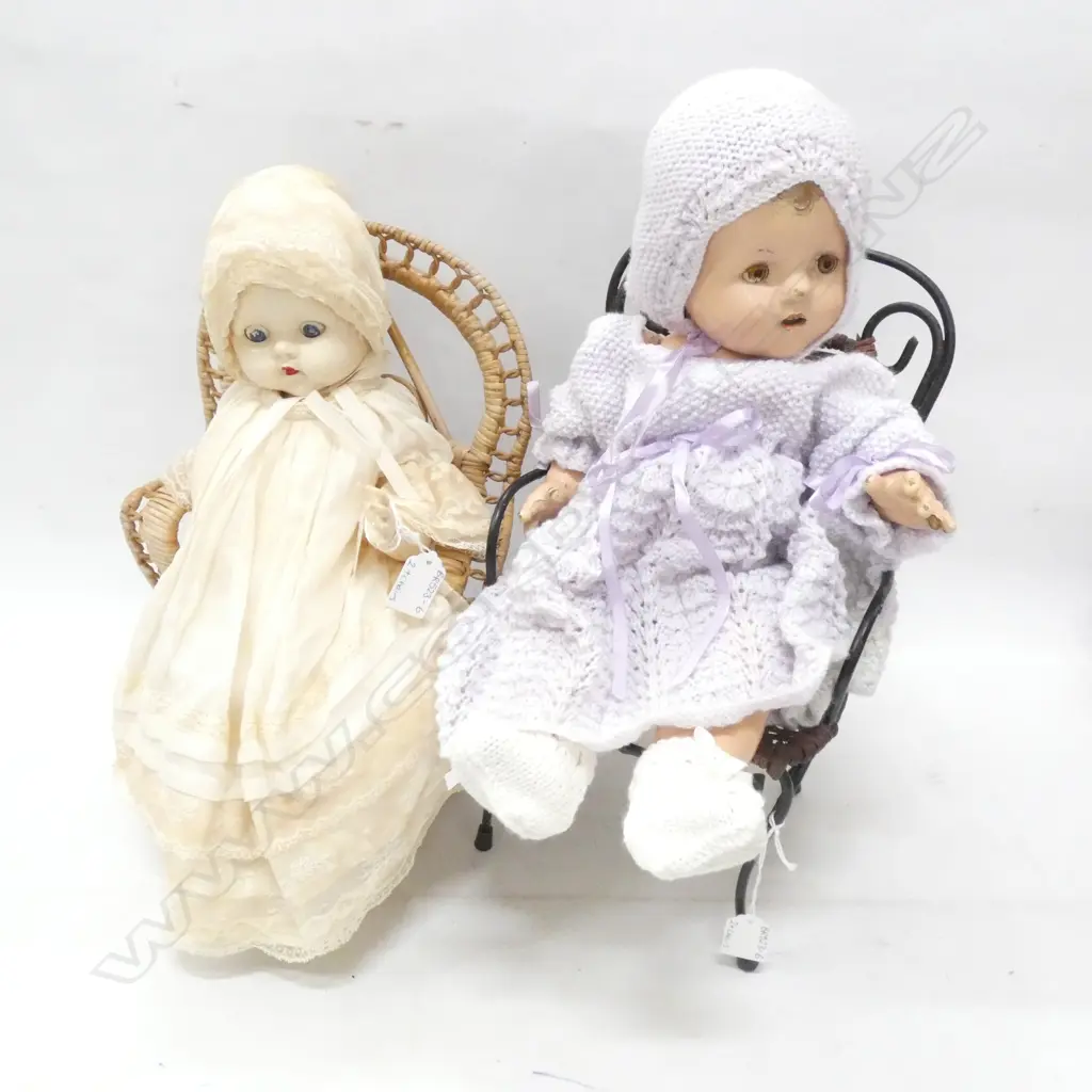 2 VINTAGE COMPOSITE DOLLS (H. 425MM PLUS CHAIRS  Image 1++