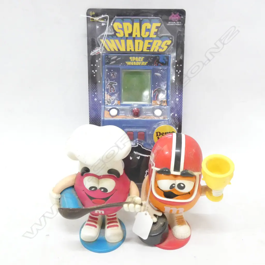 2 SMALL M+M DISPENSERS + UNOPENED SPACE INVADERS GAME Image 1++