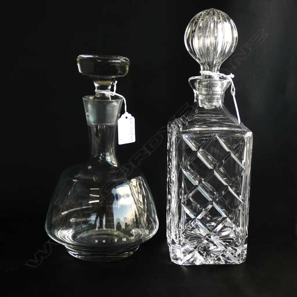 2 CRYSTAL DECANTERS H.290mm Image 1++