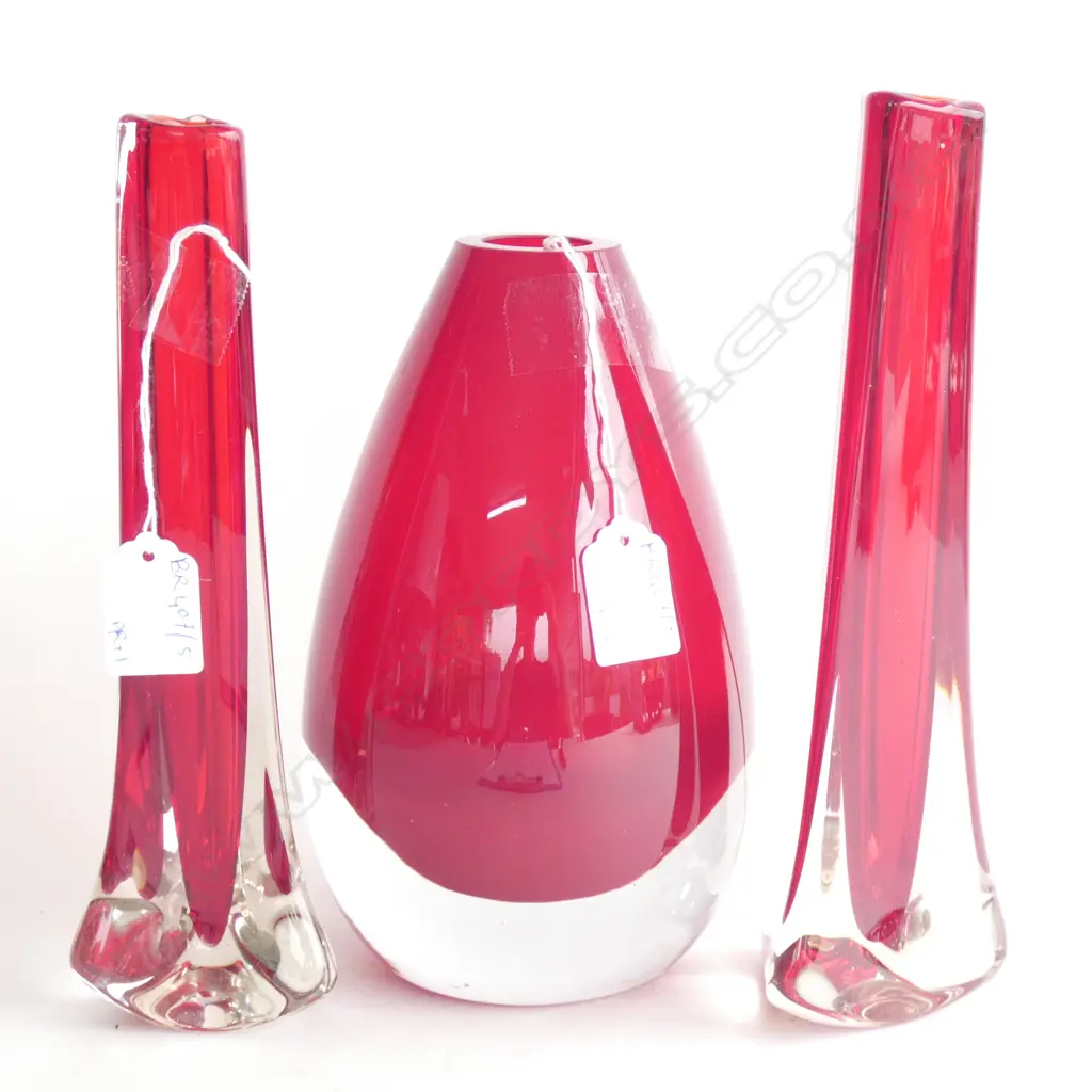 PR. RED GLASS VASES H.235mm + ONE OTHER Image 1++