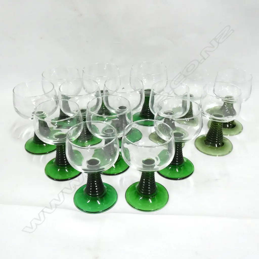 15 GREEN GERMAN WINE GLASSES H.110mm Image 1++