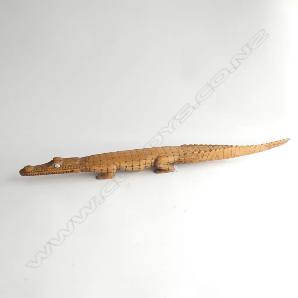 LG CARVED HARDWOOD CROCODILE L. 790MM Image 1++