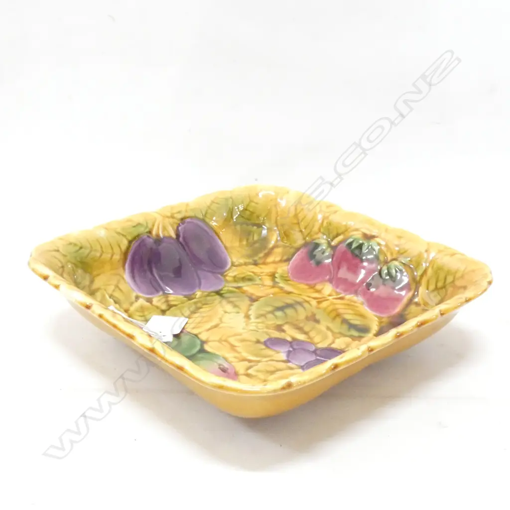 SARREGUEMINES FRENCH MAJOLICA BOWL STRAWBERRIES GRAPES PEARS PLUMS D.230mm Image 1++