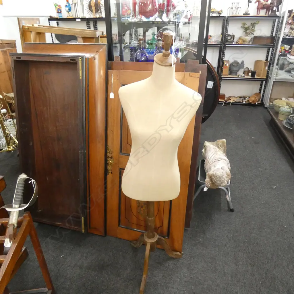 VINTAGE STYLE MANNEQUIN DRESS MODEL ON ADJUSTABLE STAND Image 1++