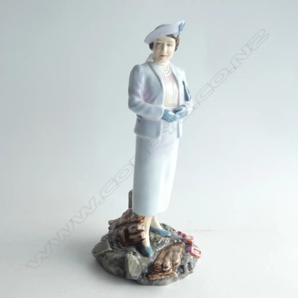 ROYAL DOULTON QUEEN MOTHER HN3944 H. 270MM RETAIL $1060 230/5000... Image 1++