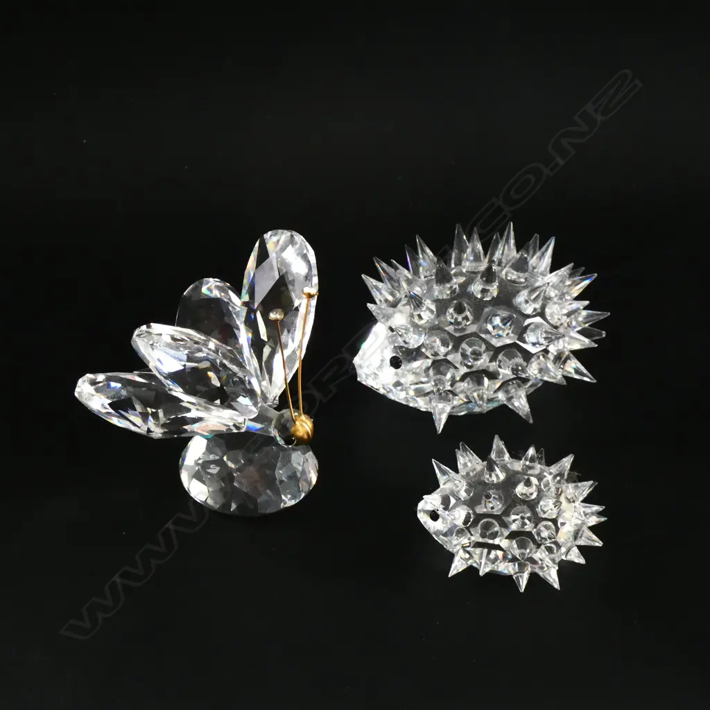 3 SWAROVSKI CRYSTAL ANIMALS; 2 HEDGEHOGS & BUTTERFLY H.50mm Image 1++