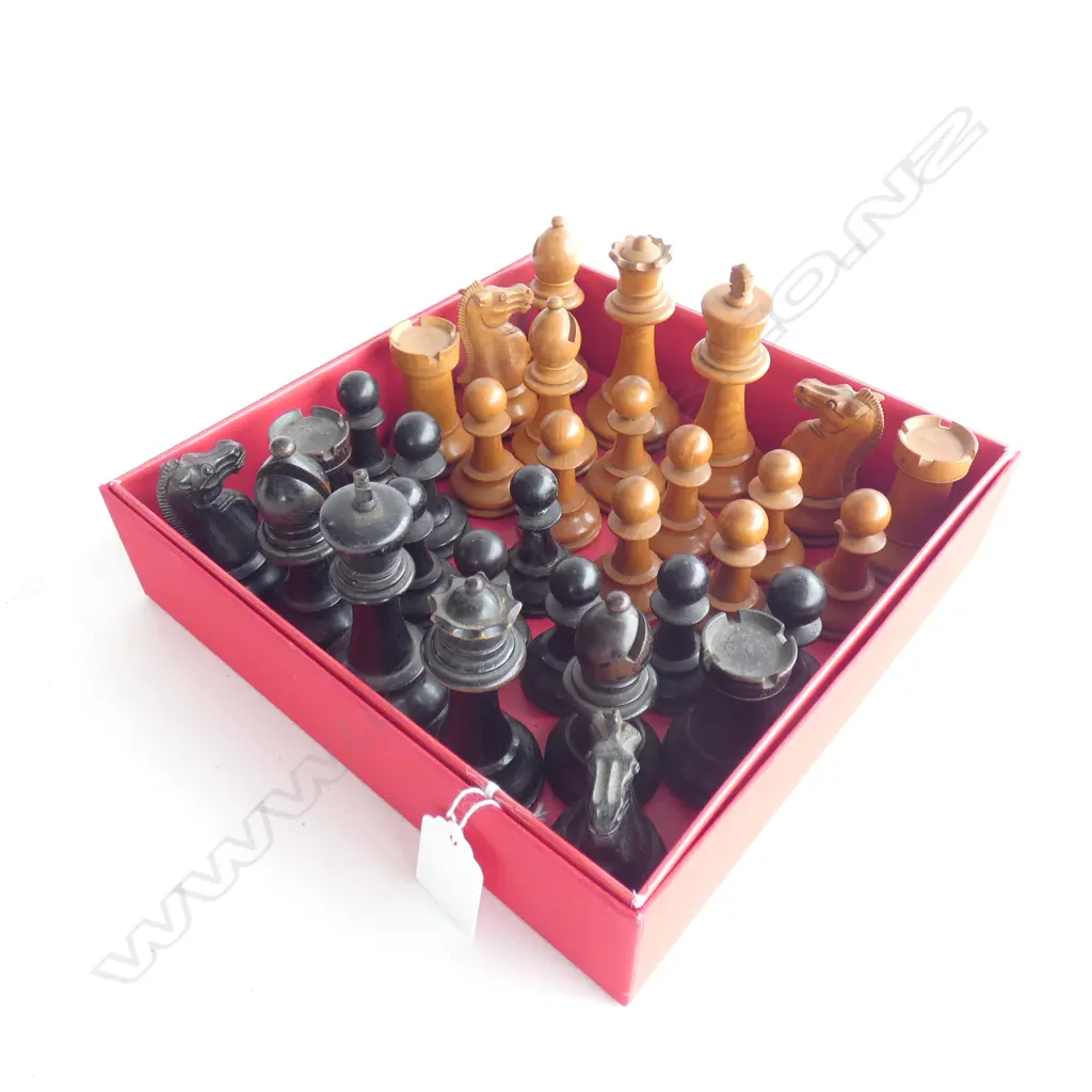 VINTAGE STANTON CARVED WOOD CHESS SET WITH PROVENANCE Image 1++