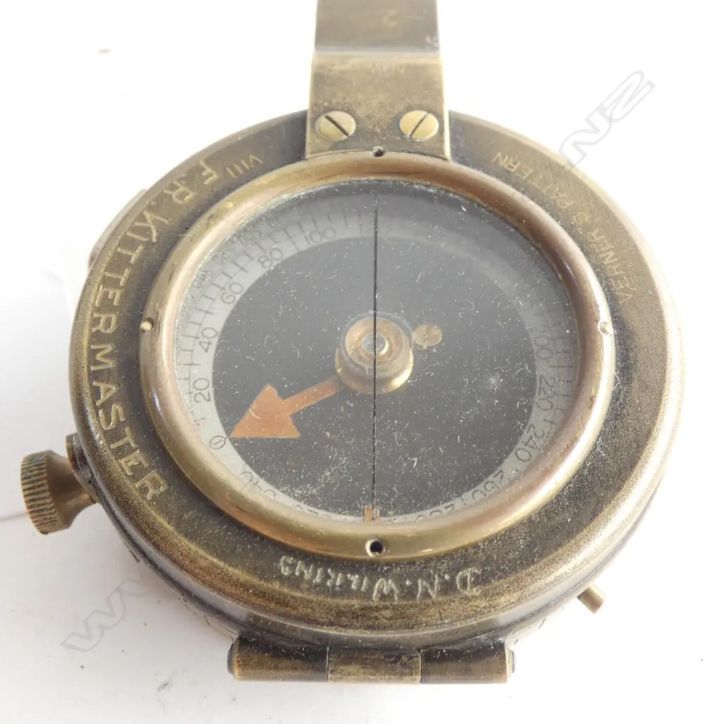WW1 VERNERS PATTERN MATCHING COMPASS DATED 1917 AND MATCHING LEATHER CASE  Image 1++