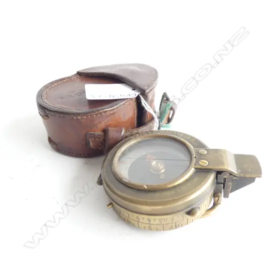 WW1 VERNERS PATTERN MATCHING COMPASS DATED 1917 AND MATCHING LEATHER CASE 
