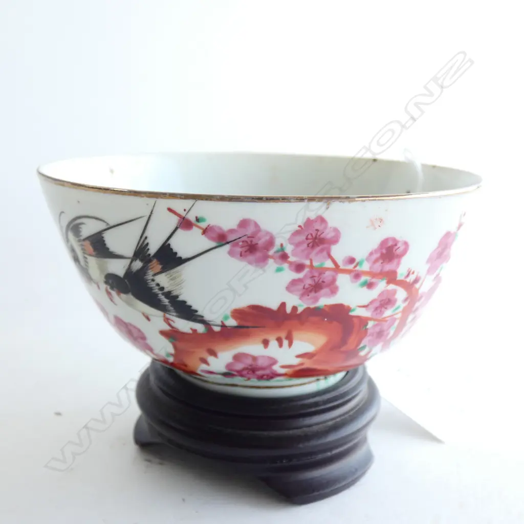 CHINESE TONGZHI PERIOD FAMILLE ROSE RICE BOWL ON STAND 115mm dia Image 1++