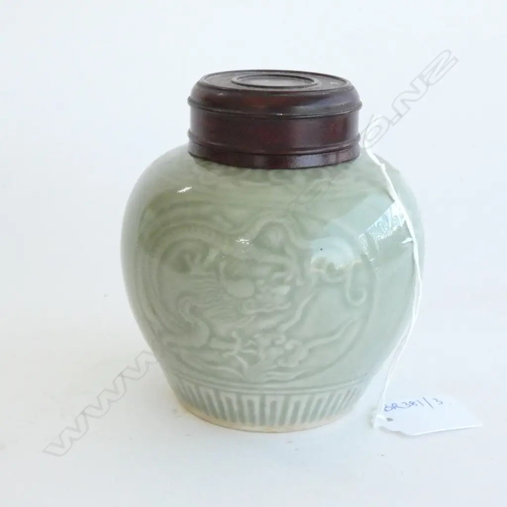 MING STYLE CELADON DRAGON JAR H.120mm Image 1++