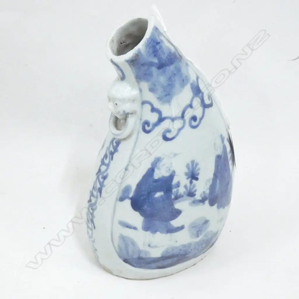 CHINESE PORCELAIN BLUE AND WHITE KIDNEY SHAPED FLASK VASE. H.200mm Image 1++