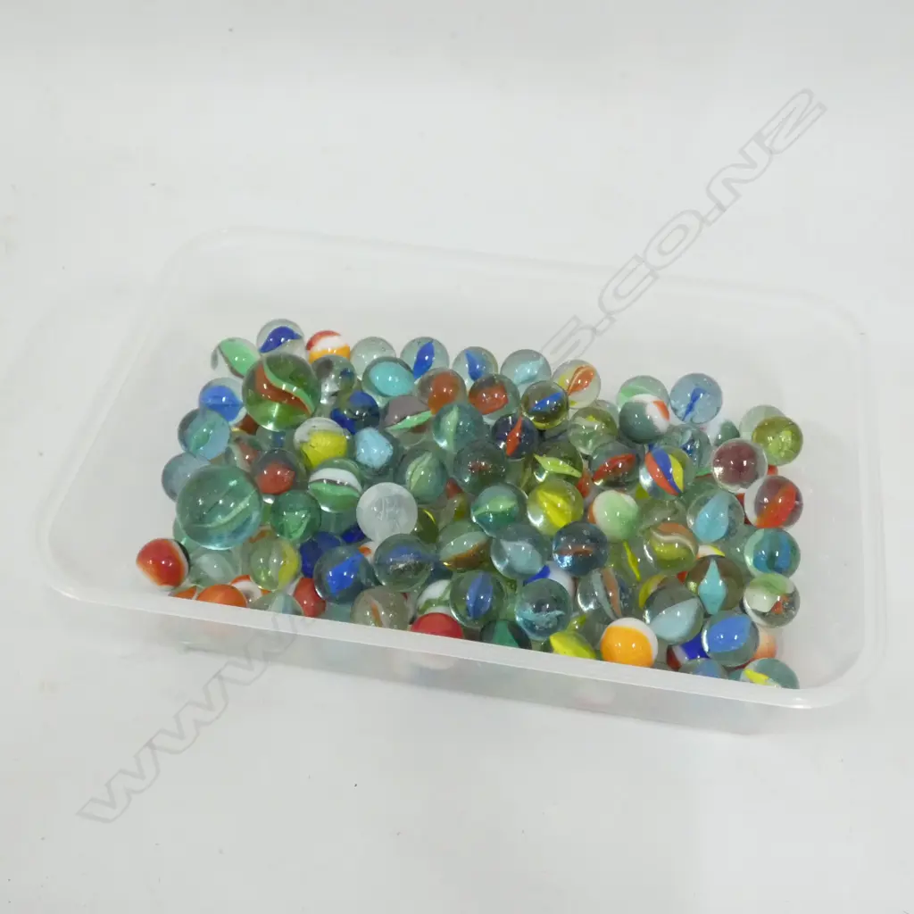 BOX OF VINTAGE GLASS MARBLES Image 1++