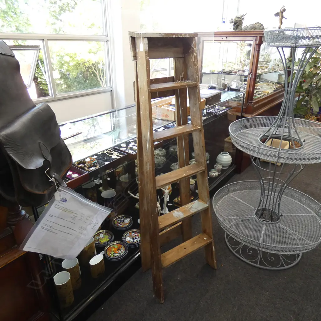 VINTAGE WOODEN LADDER Image 1++