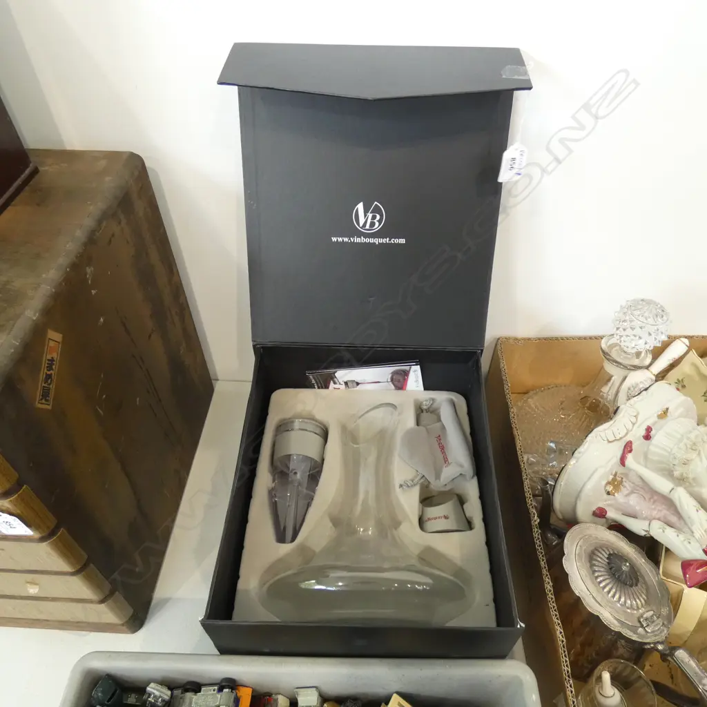 VIN BOUQUET WINE POURER, BOXED  Image 1++