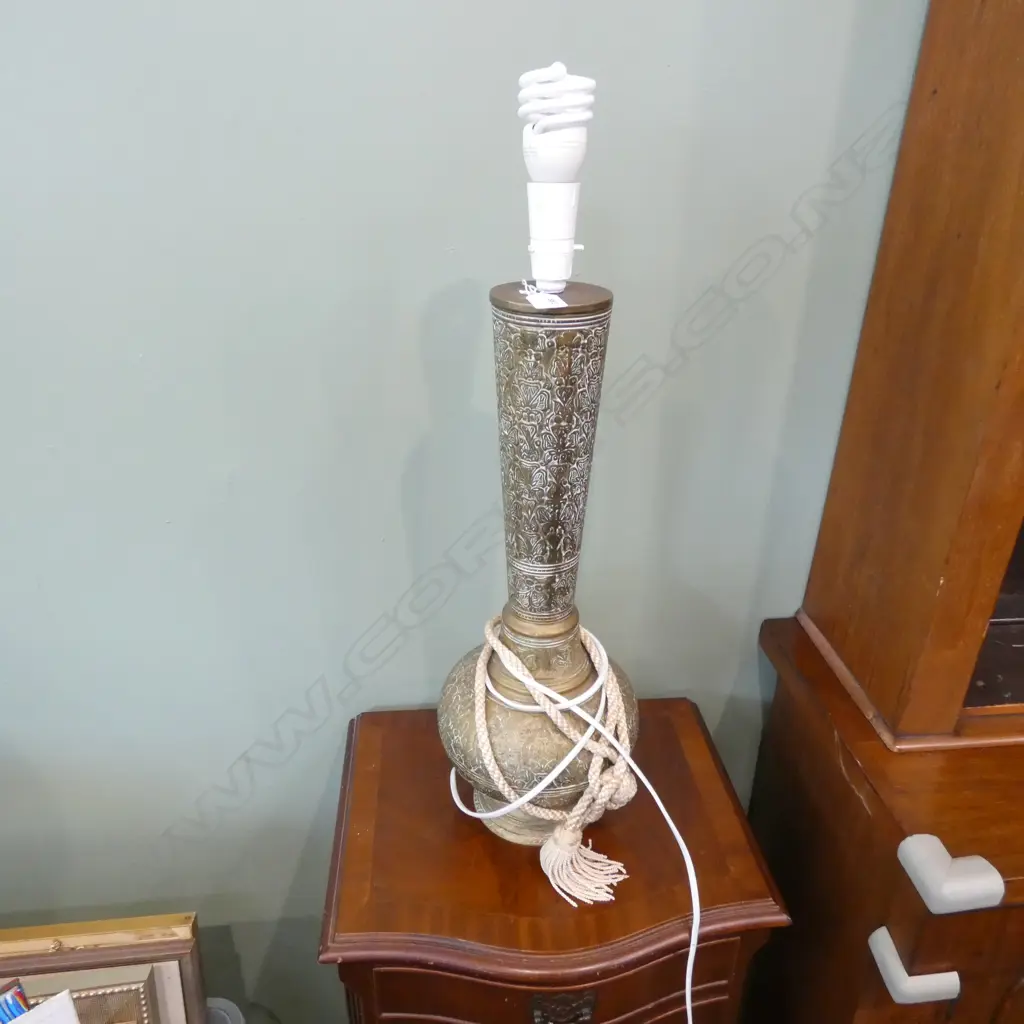 HEAVY BRASS ORIENTAL LAMP H.600mm Image 1++