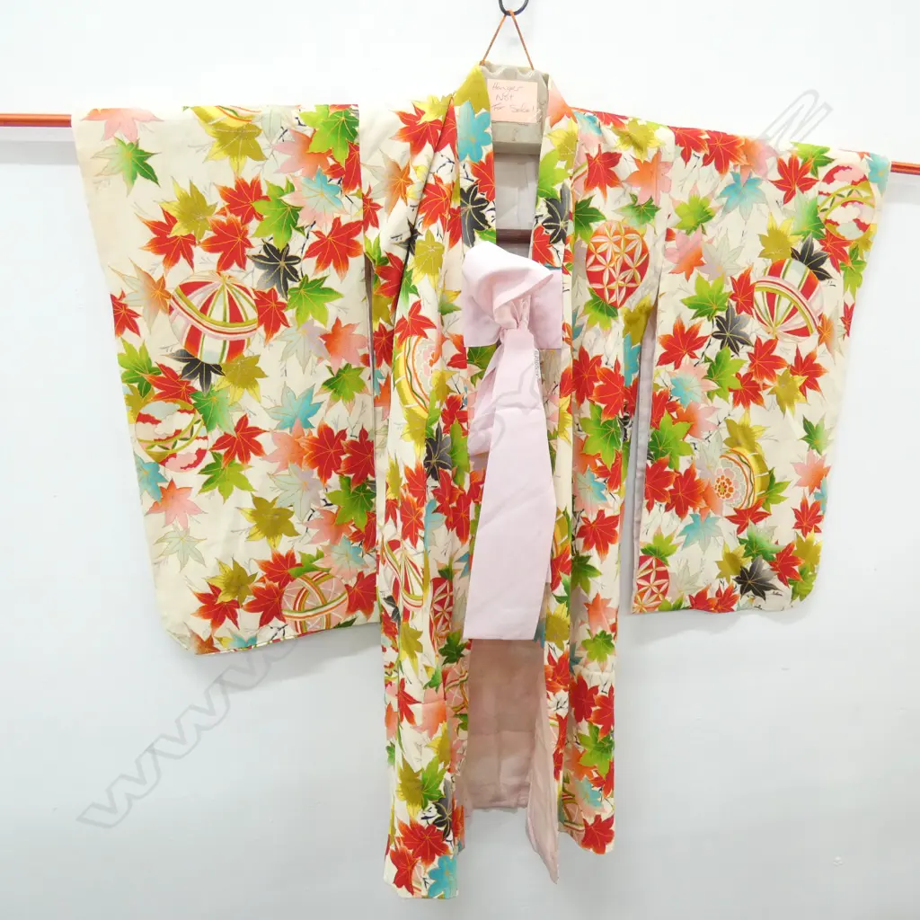CHILDS SILK FURISODE KIMONO & MATCHING VEST. AUTUMN LEAF PATTERN - PINK SASH & PINK SATIN LINING Image 1++