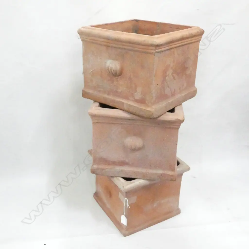 3 SQUARE TERRACOTTA ITALIAN STYLE PLANTERS H.220mm / 270mm sq Image 1++