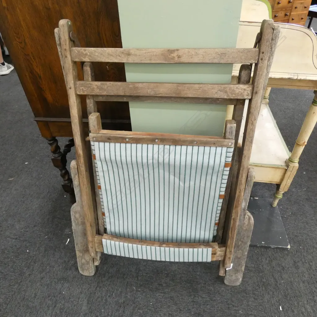 VINTAGE FOLDING CANVAS OUTDOOR CHAIR Image 1++