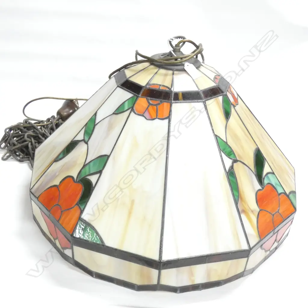 LG TIFFANY LEADLIGHT CEILING LIGHT INCL. FITTINGS - SOME CRACKS TO ONE PANEL DIA 590MM Image 1++