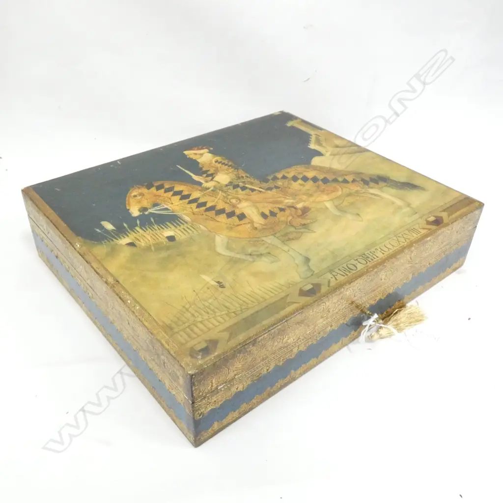 FRENCH STYLE JEWELLERY BOX w. KEY... Image 1++