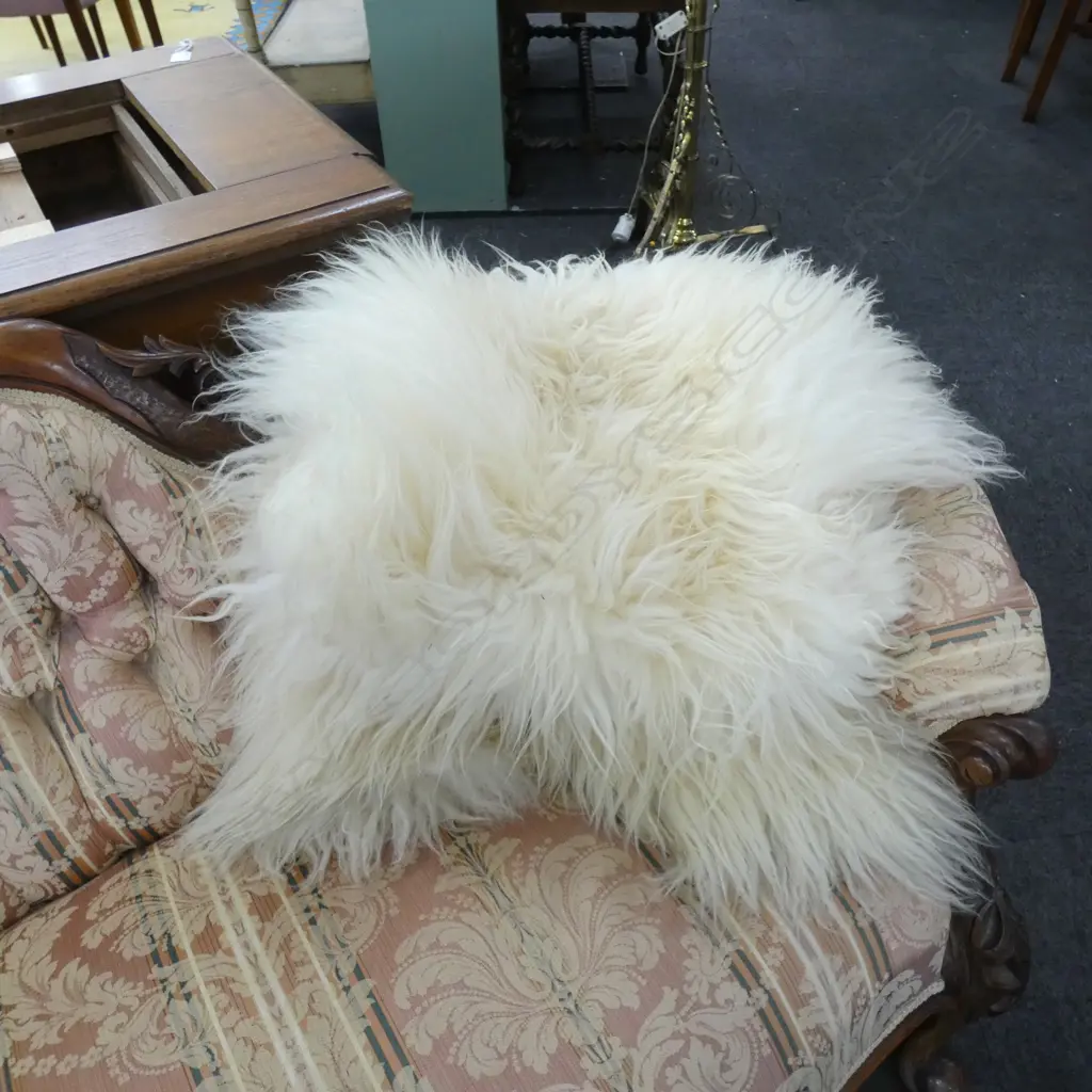 WHITE SHEEPSKIN L.1100mm Image 1++