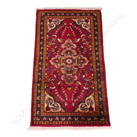 A HAND KNOTTED WEST IRANIAN HAMADAN RUG 1.35 x 0.75m