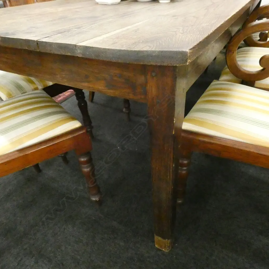 FRENCH STYLE PROVINCIAL OAK DINING TABLE (TOP NEEDS A REPOLISH)... Image 1++