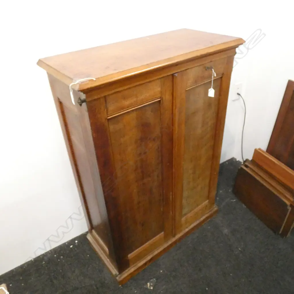 ANTIQUE MAHOGANY 2 DOOR CABINET... Image 1++