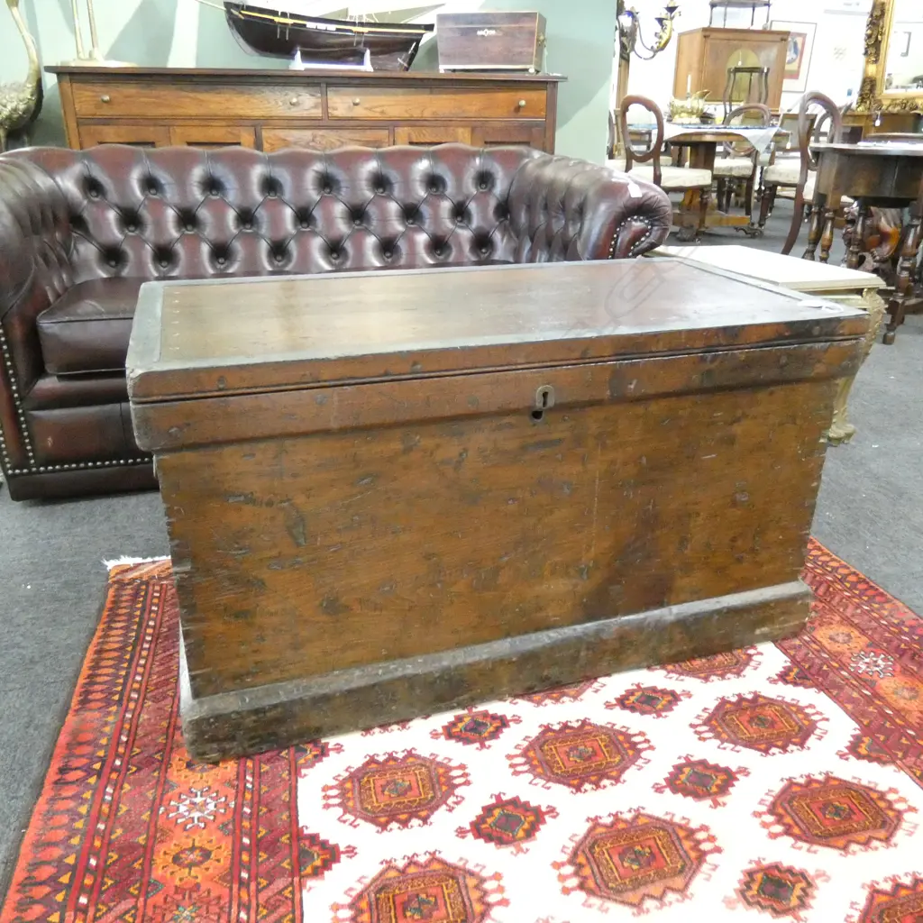 LARGE AUSTRALIAN CEDAR CABINET MAKERS TOOL CHEST WITH FITTED INTERIOR   Image 1++