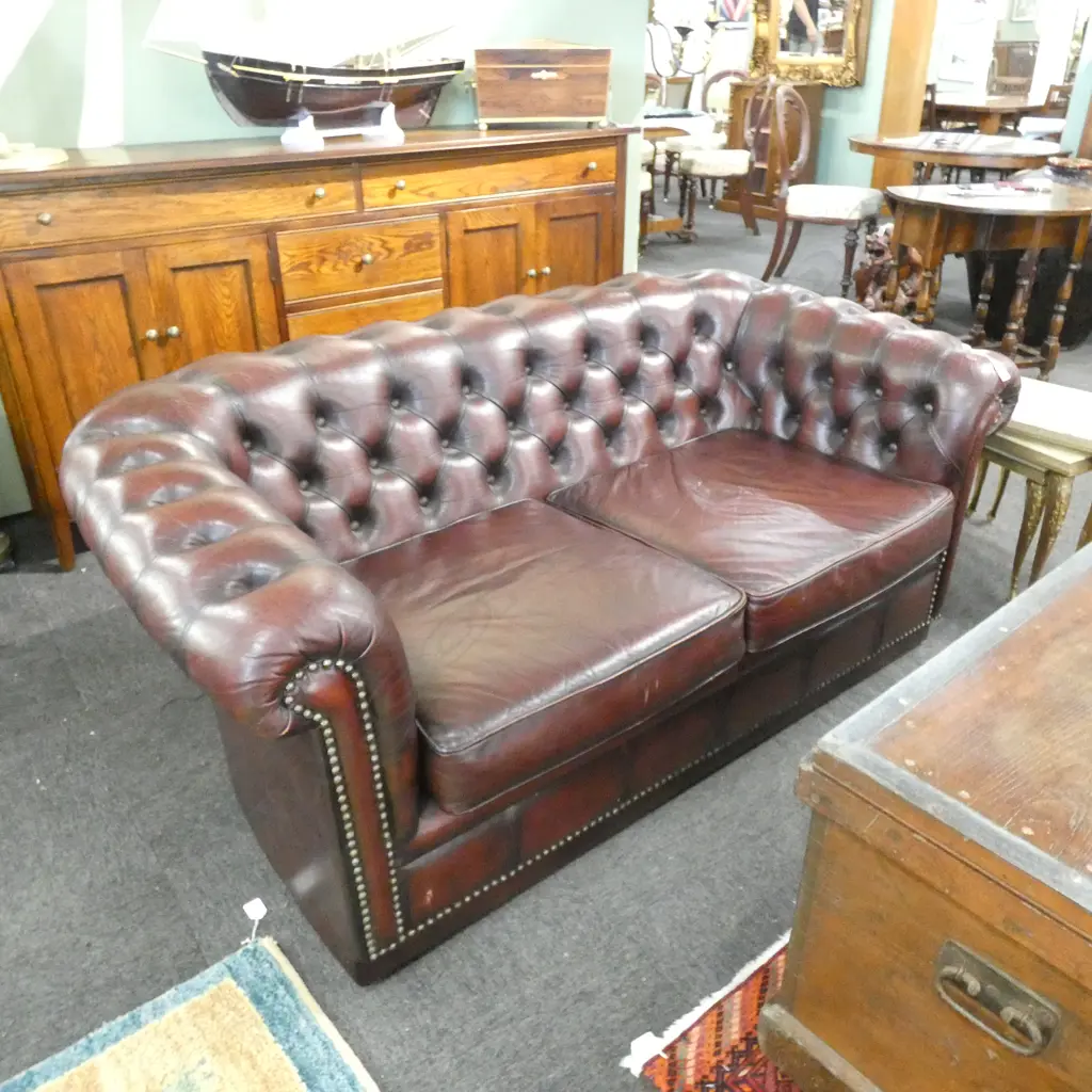 DARK RED/BROWN 2 SEATER LEATHER SOFA BUTTON BACK Image 1++