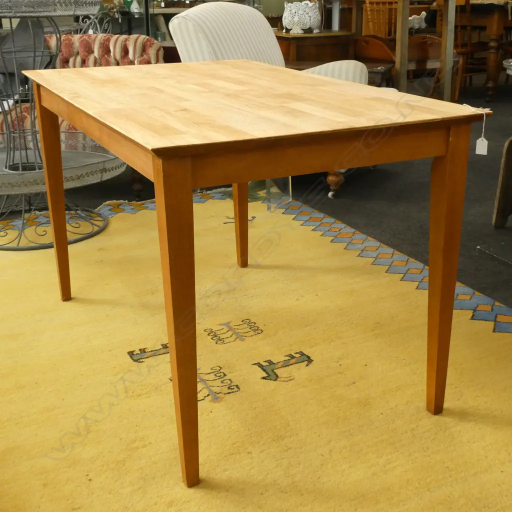 COUNTRY / MID CENTURY STYLE TABLE ON TAPERED LEGS... Image 1++