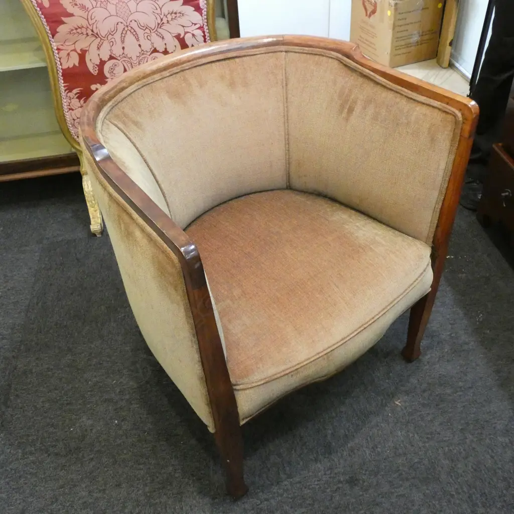TUB CHAIR Image 1++