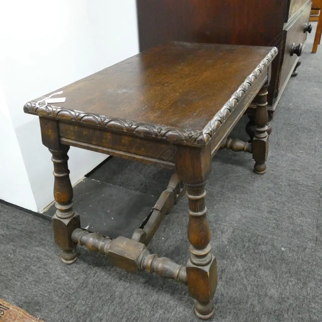 SMALL OAK SIDE TABLE... Image 1++