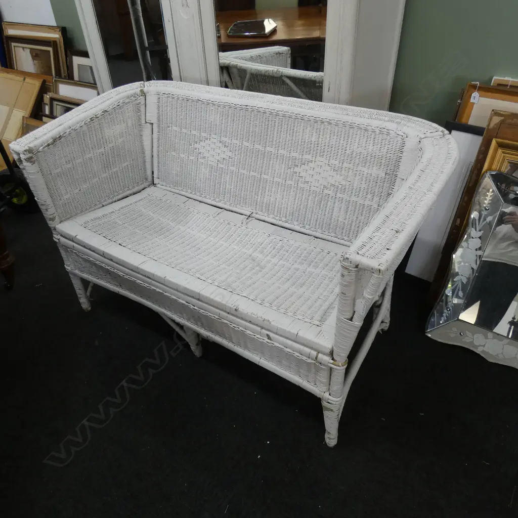 WHITE FOLDING CANE SETTEE Image 1++