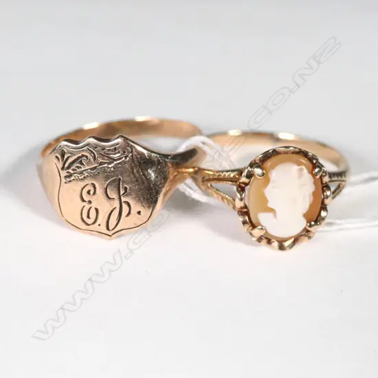 2 9CT GOLD RINGS; SIGNET SIZE UK M AND CAMEO SIZE UK O