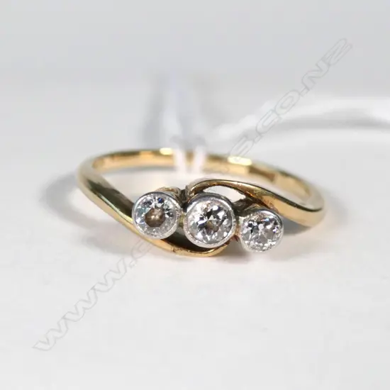 18CT 3 DIAMOND RING SIZE K