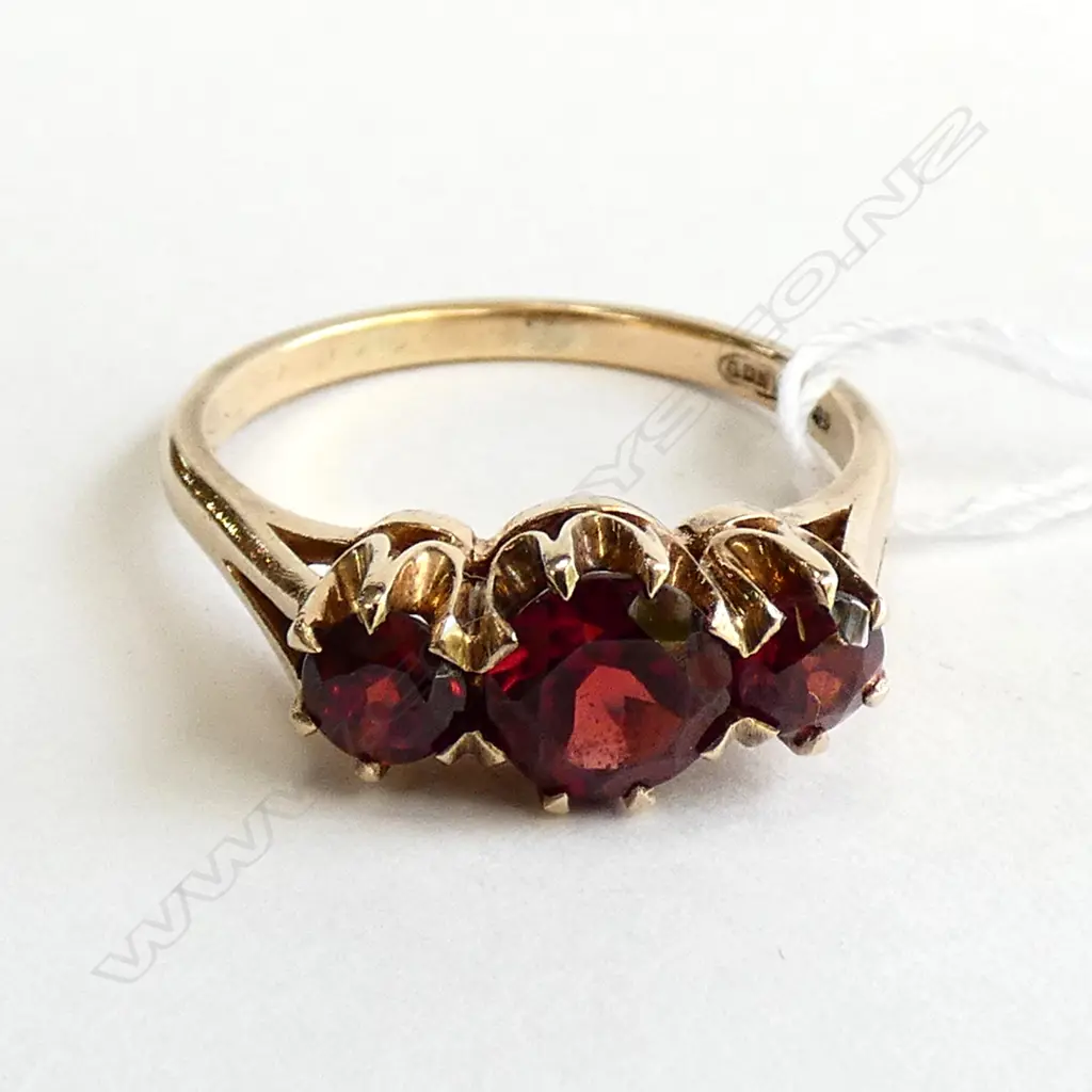 9CT GOLD AND GARNET RING SIZE UK P Image 1++