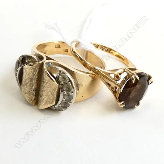 2 9CT GOLD RINGS, SMOKEY QUARTZ SIZE O & WHITE STONES SIZE M 7.8 GMS TOTAL